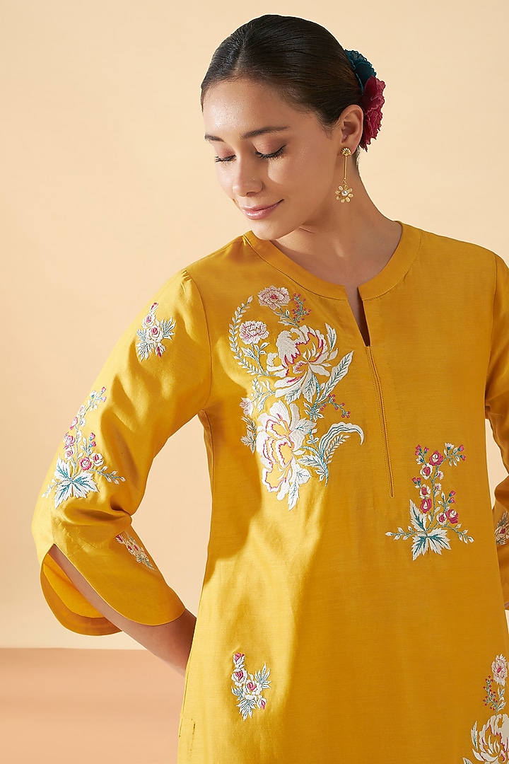 Yellow Chanderi Silk Embroidered Kurta Set by ORIGANI at Pernia's Pop Up Shop