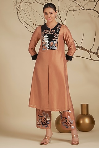 Peach Chanderi Silk Embroidered Kurta Set by ORIGANI