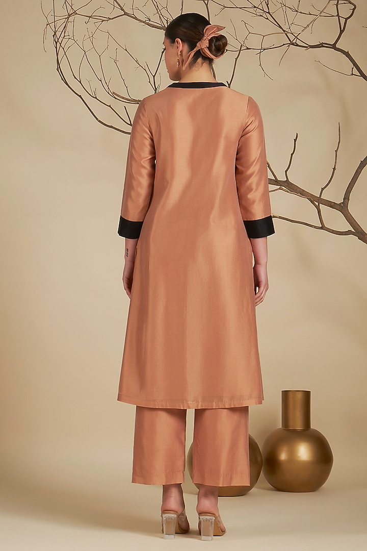 Peach Chanderi Silk Embroidered Kurta Set by ORIGANI at Pernia's Pop Up Shop
