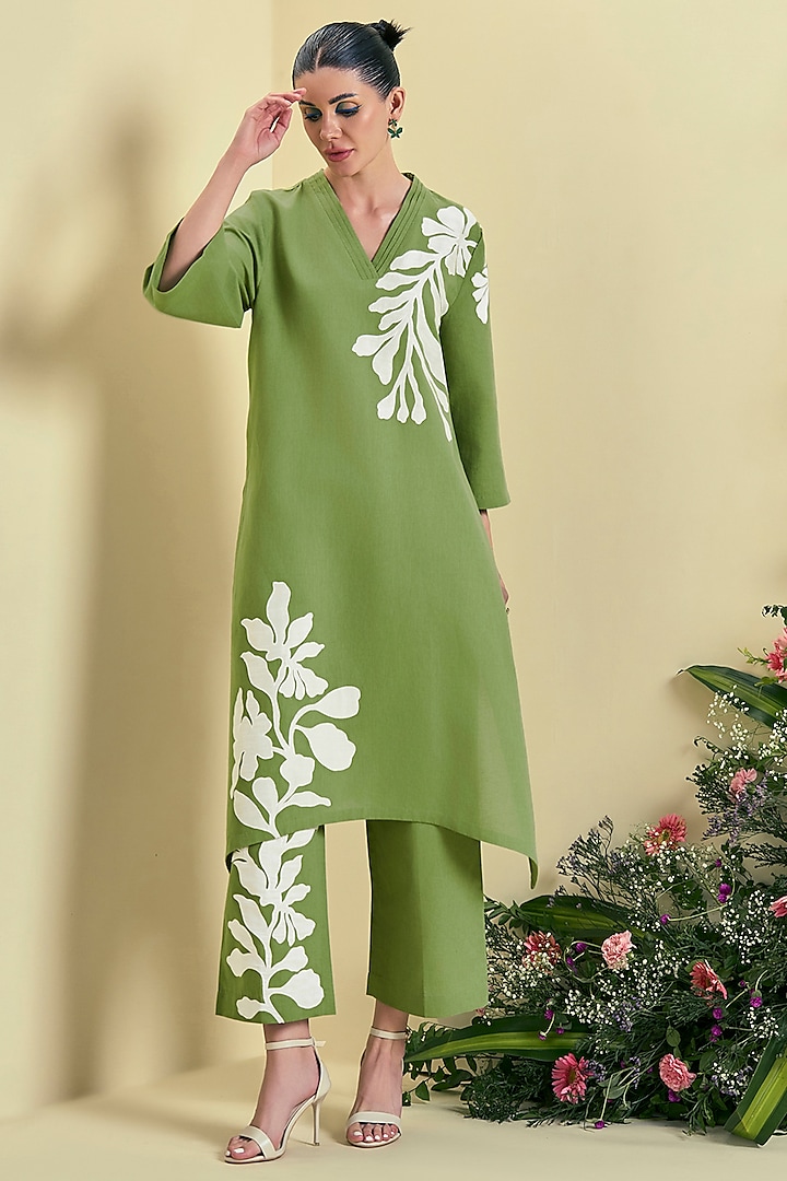 Green Linen Blend Embroidered Kurta Set by ORIGANI at Pernia's Pop Up Shop