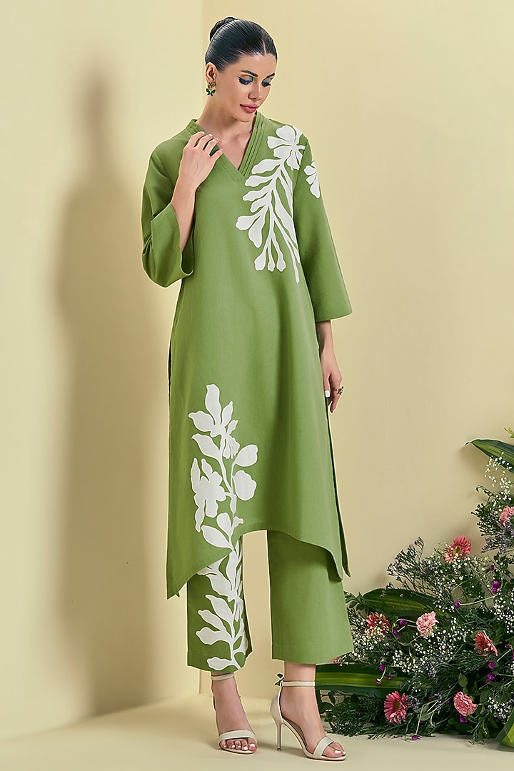 Green Linen Blend Embroidered Kurta Set by ORIGANI at Pernia's Pop Up Shop
