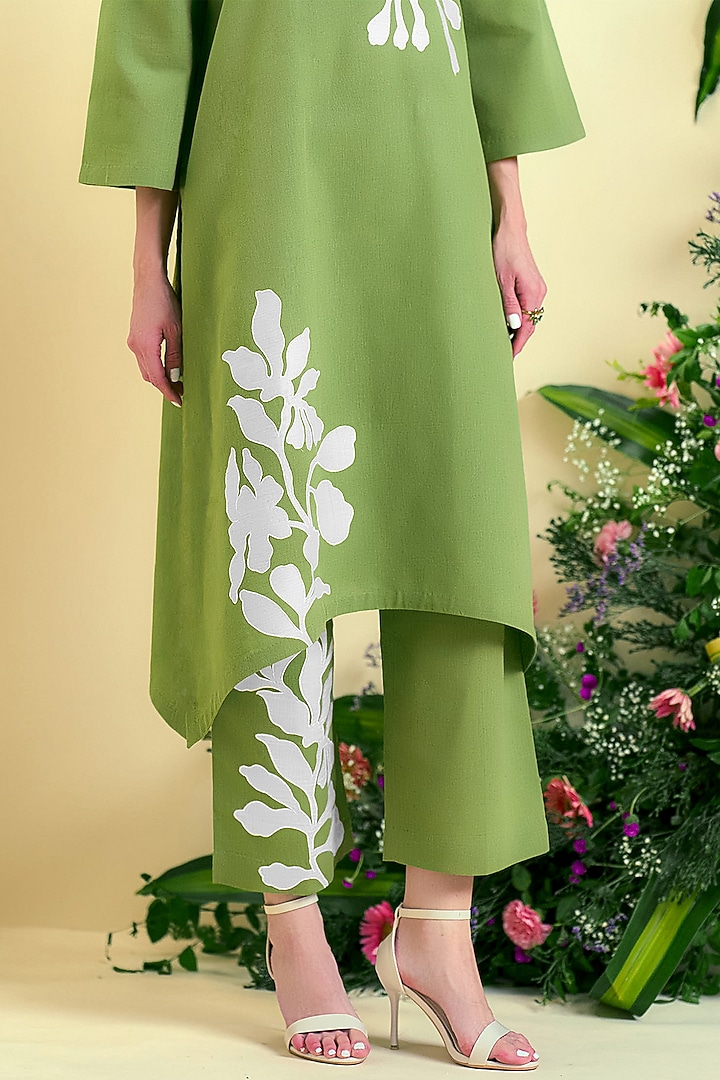 Green Linen Blend Embroidered Kurta Set by ORIGANI at Pernia's Pop Up Shop