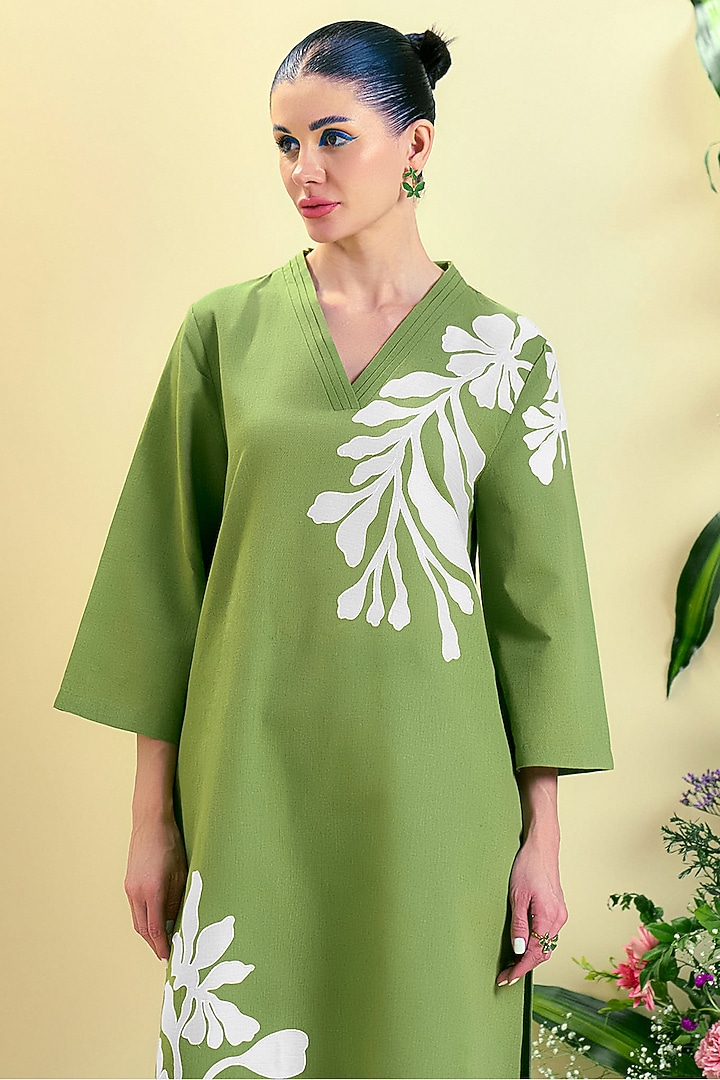 Green Linen Blend Embroidered Kurta Set by ORIGANI at Pernia's Pop Up Shop