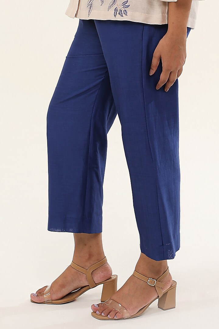 Off-White & Blue Chanderi Silk Thread Embroidered Co-Ord Set by ORIGANI at Pernia's Pop Up Shop