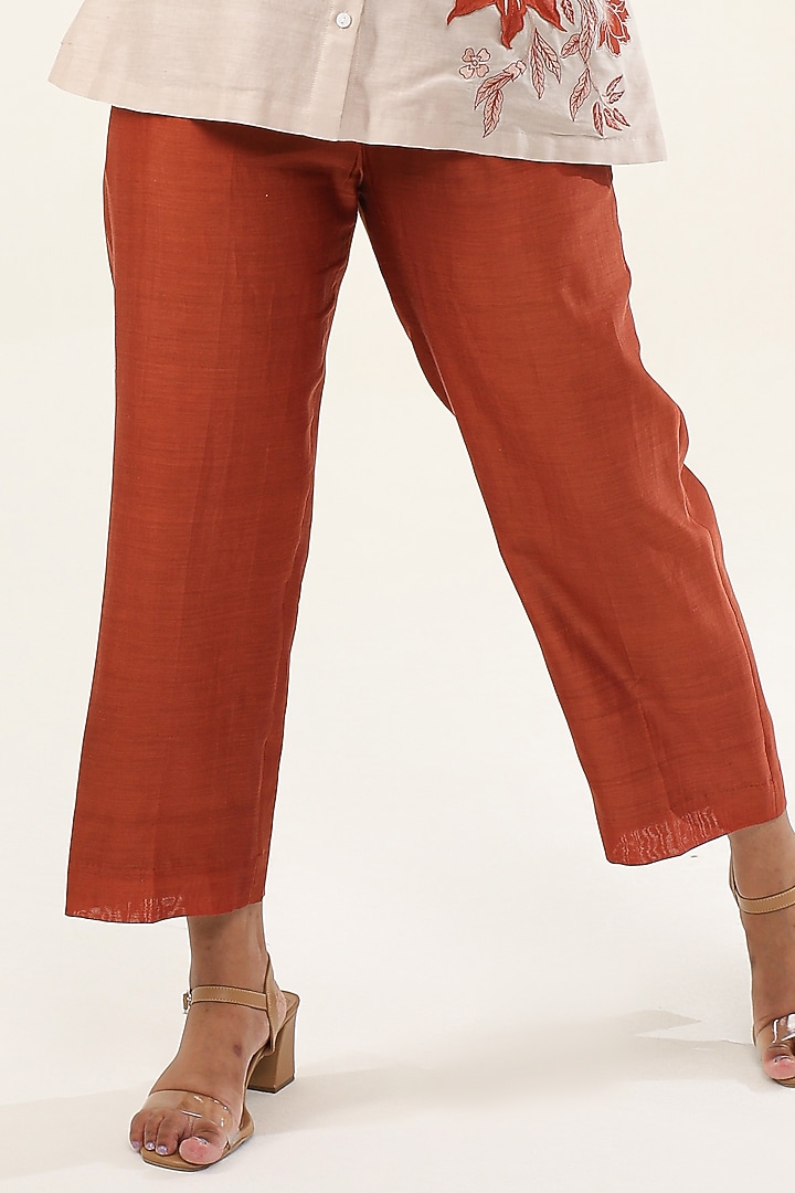 Off-White & Rust Chanderi Silk Thread Embroidered Co-Ord Set by ORIGANI at Pernia's Pop Up Shop