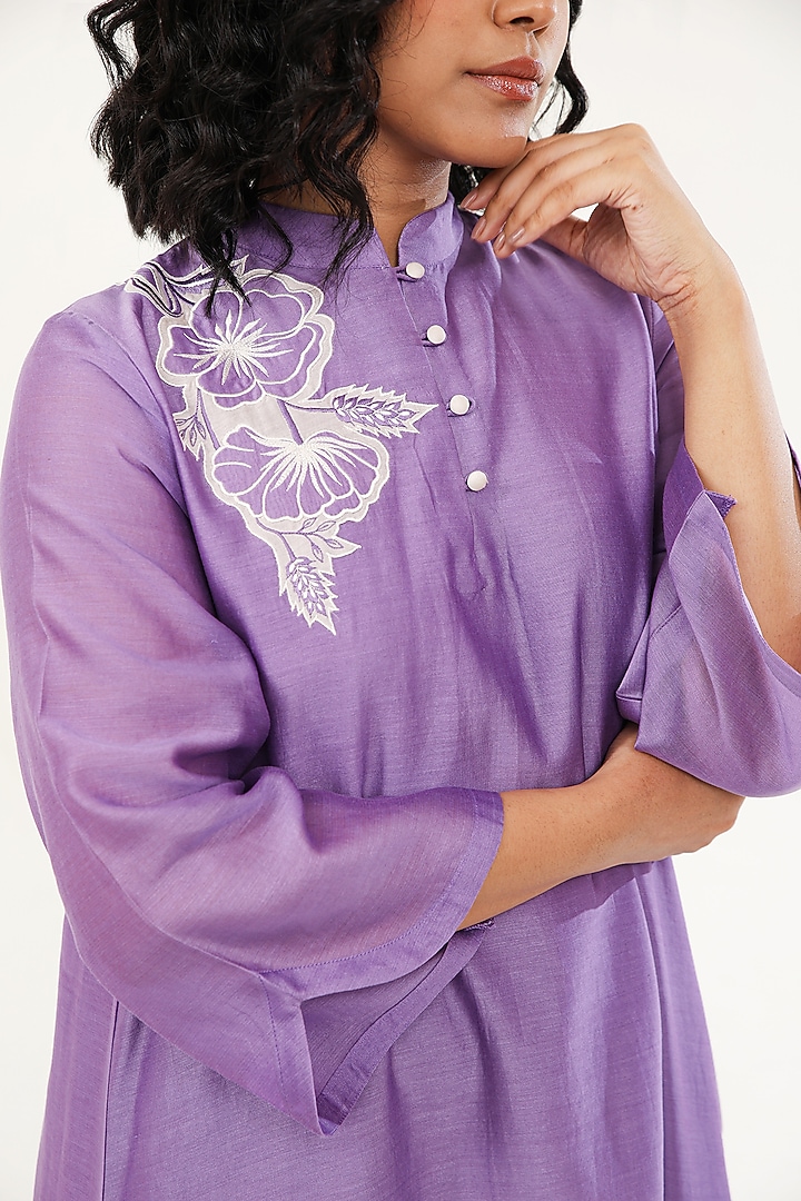Lilac Chanderi Silk Thread Work Kurta Set by ORIGANI at Pernia's Pop Up Shop