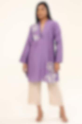 Lilac Chanderi Silk Thread Work Kurta Set by ORIGANI at Pernia's Pop Up Shop