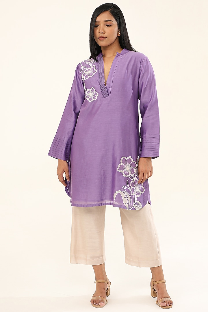 Lilac Chanderi Silk Thread Work Kurta Set by ORIGANI at Pernia's Pop Up Shop