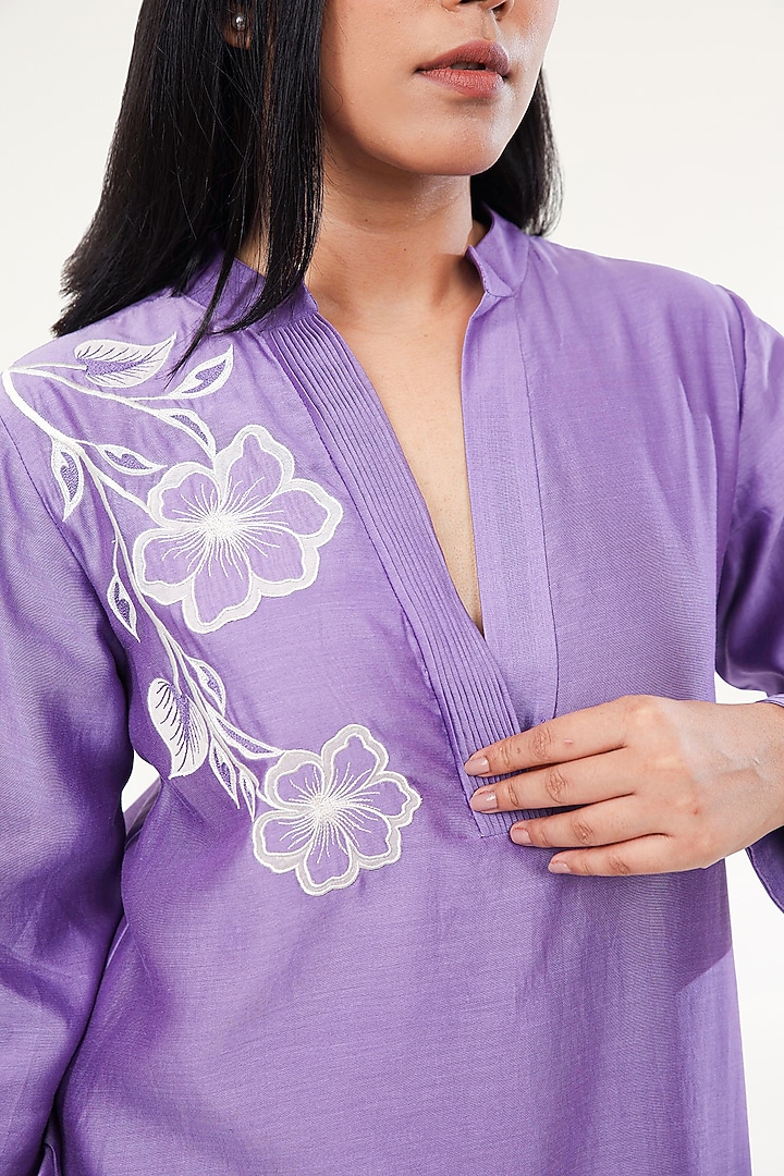Lilac Chanderi Silk Thread Work Kurta Set by ORIGANI at Pernia's Pop Up Shop