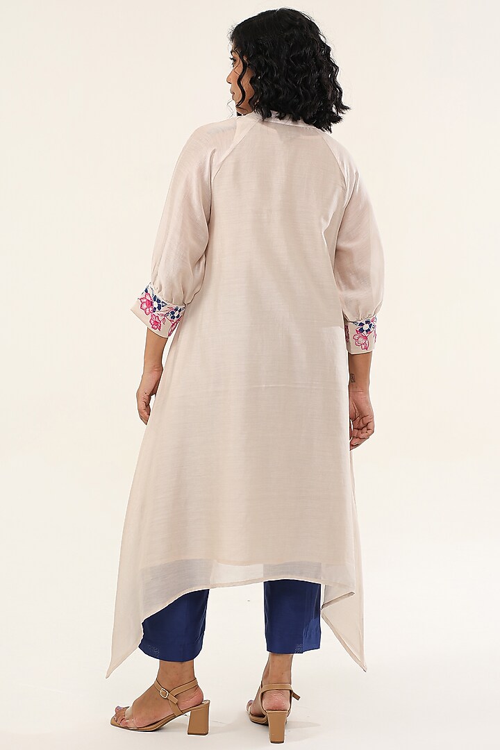 Off-White Chanderi Silk Thread Work High-Low Kurta Set by ORIGANI at Pernia's Pop Up Shop