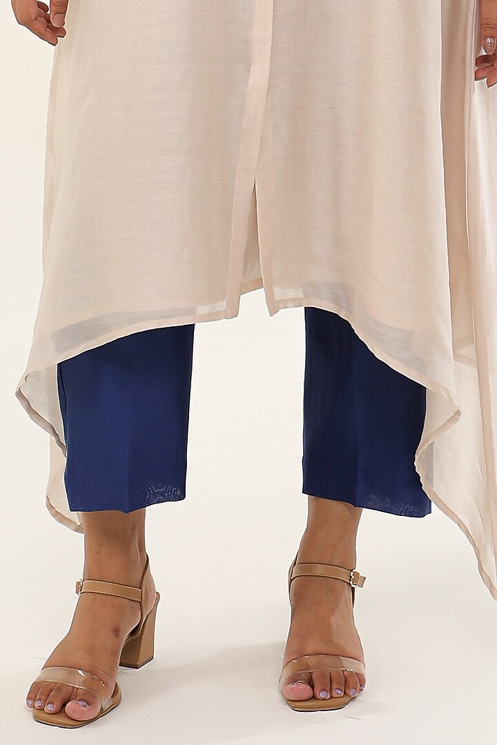 Off-White Chanderi Silk Thread Work High-Low Kurta Set by ORIGANI at Pernia's Pop Up Shop
