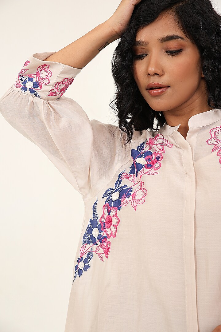 Off-White Chanderi Silk Thread Work High-Low Kurta Set by ORIGANI at Pernia's Pop Up Shop