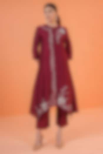 Maroon Chanderi Silk Thread Embroidered Kurta Set by ORIGANI at Pernia's Pop Up Shop