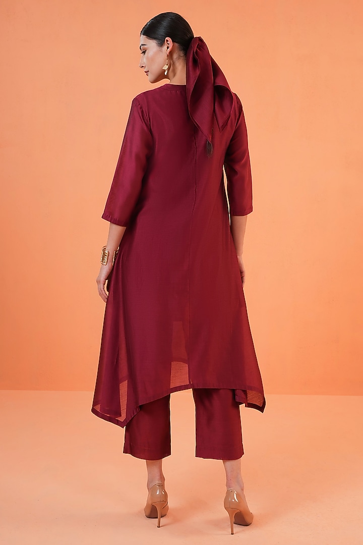 Maroon Chanderi Silk Thread Embroidered Kurta Set by ORIGANI at Pernia's Pop Up Shop