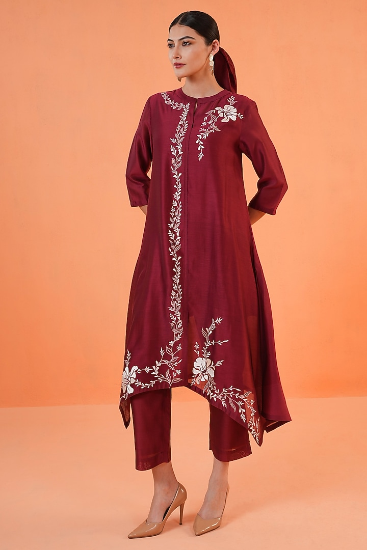 Maroon Chanderi Silk Thread Embroidered Kurta Set by ORIGANI at Pernia's Pop Up Shop
