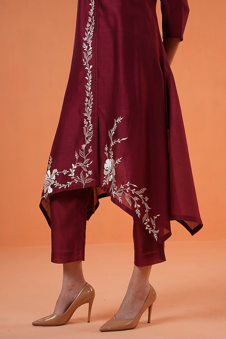 Maroon Chanderi Silk Thread Embroidered Kurta Set by ORIGANI at Pernia's Pop Up Shop