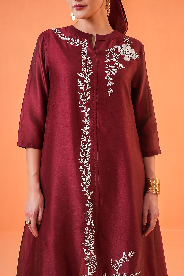 Maroon Chanderi Silk Thread Embroidered Kurta Set by ORIGANI at Pernia's Pop Up Shop