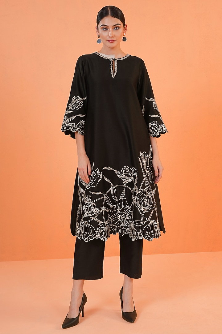 Black Chanderi Silk Thread Embroidered Kurta Set by ORIGANI at Pernia's Pop Up Shop