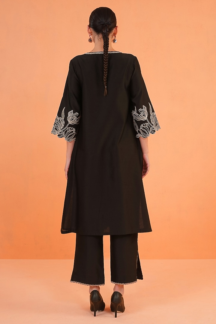 Black Chanderi Silk Thread Embroidered Kurta Set by ORIGANI at Pernia's Pop Up Shop