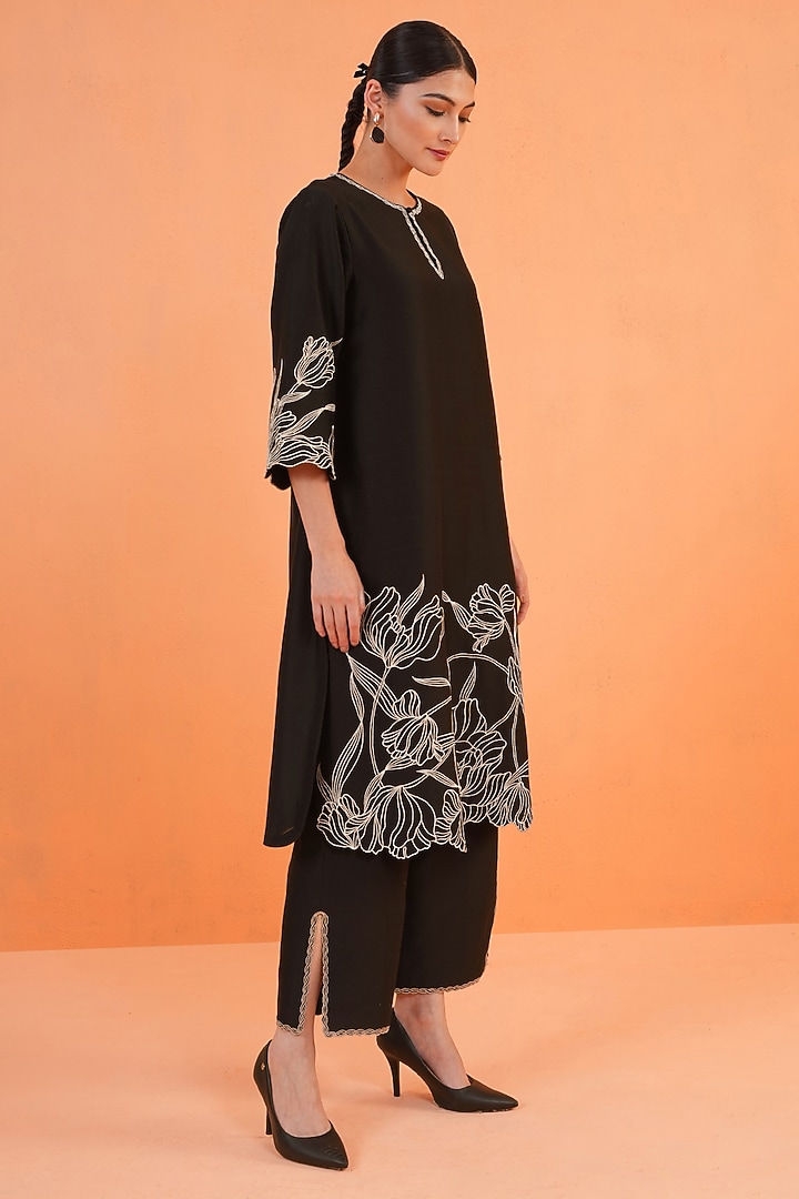 Black Chanderi Silk Thread Embroidered Kurta Set by ORIGANI at Pernia's Pop Up Shop