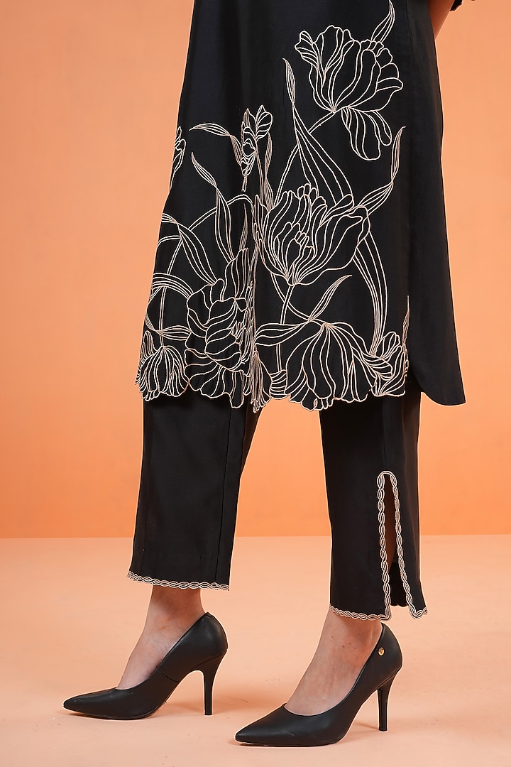 Black Chanderi Silk Thread Embroidered Kurta Set by ORIGANI at Pernia's Pop Up Shop