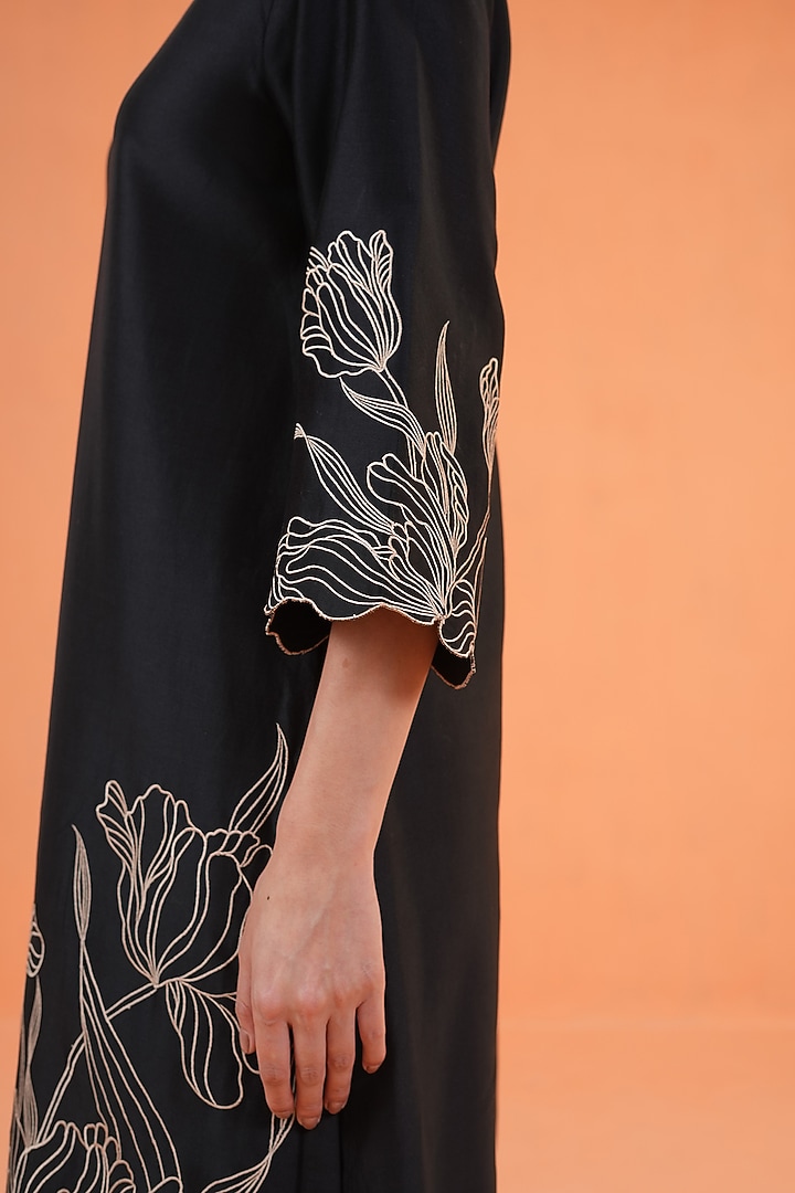 Black Chanderi Silk Thread Embroidered Kurta Set by ORIGANI at Pernia's Pop Up Shop
