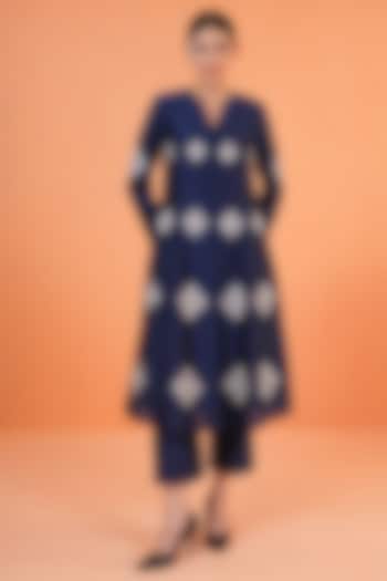 Blue Chanderi Silk Embroidered Kurta Set by ORIGANI at Pernia's Pop Up Shop