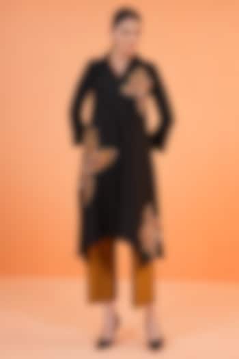 Black Chanderi Silk Embroidered Kurta Set by ORIGANI at Pernia's Pop Up Shop