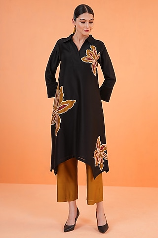 Black Chanderi Silk Embroidered Kurta Set by ORIGANI