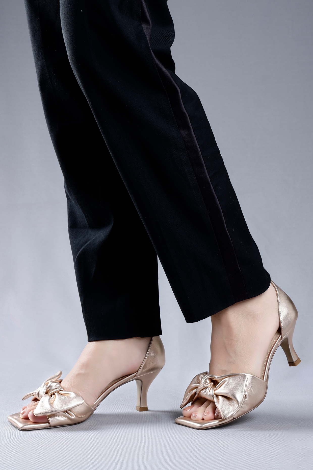 Metallic gold shoes fashion low heel