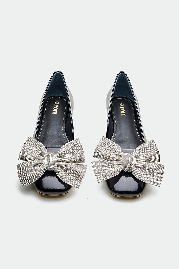 Black Genuine Leather Bow Juttis by Oroh at Pernia's Pop Up Shop