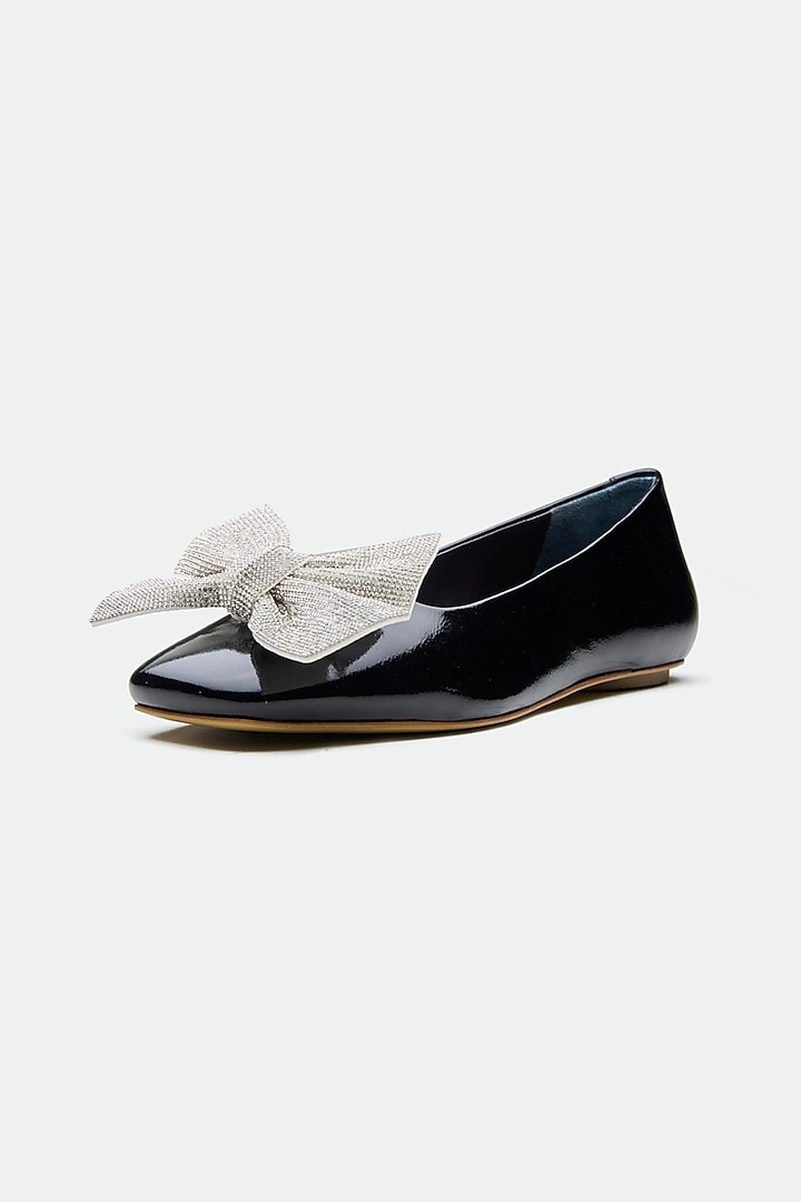 Black Genuine Leather Bow Juttis by Oroh at Pernia's Pop Up Shop