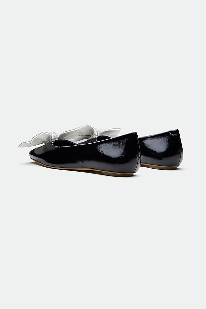 Black Genuine Leather Bow Juttis by Oroh at Pernia's Pop Up Shop