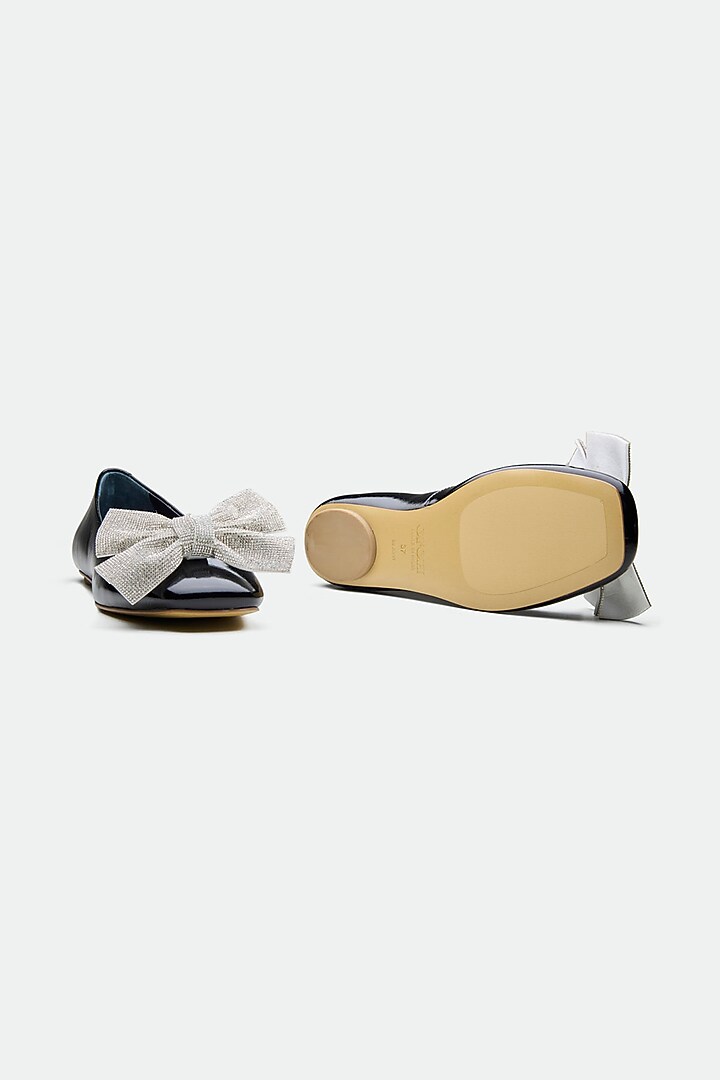 Black Genuine Leather Bow Juttis by Oroh at Pernia's Pop Up Shop