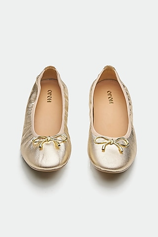 Gold Genuine Leather Metallic Bow Juttis by Oroh