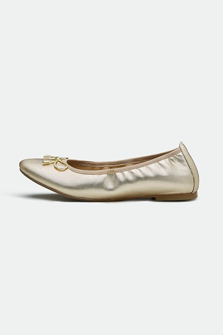 Gold Genuine Leather Metallic Bow Juttis by Oroh at Pernia's Pop Up Shop