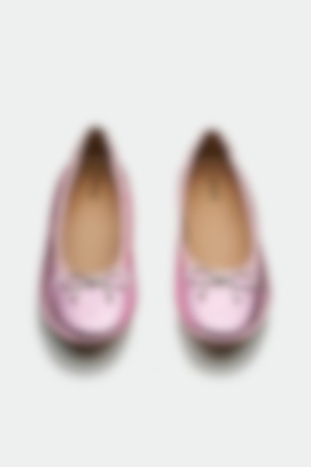 Pink Genuine Leather Metallic Bow Juttis by Oroh at Pernia's Pop Up Shop