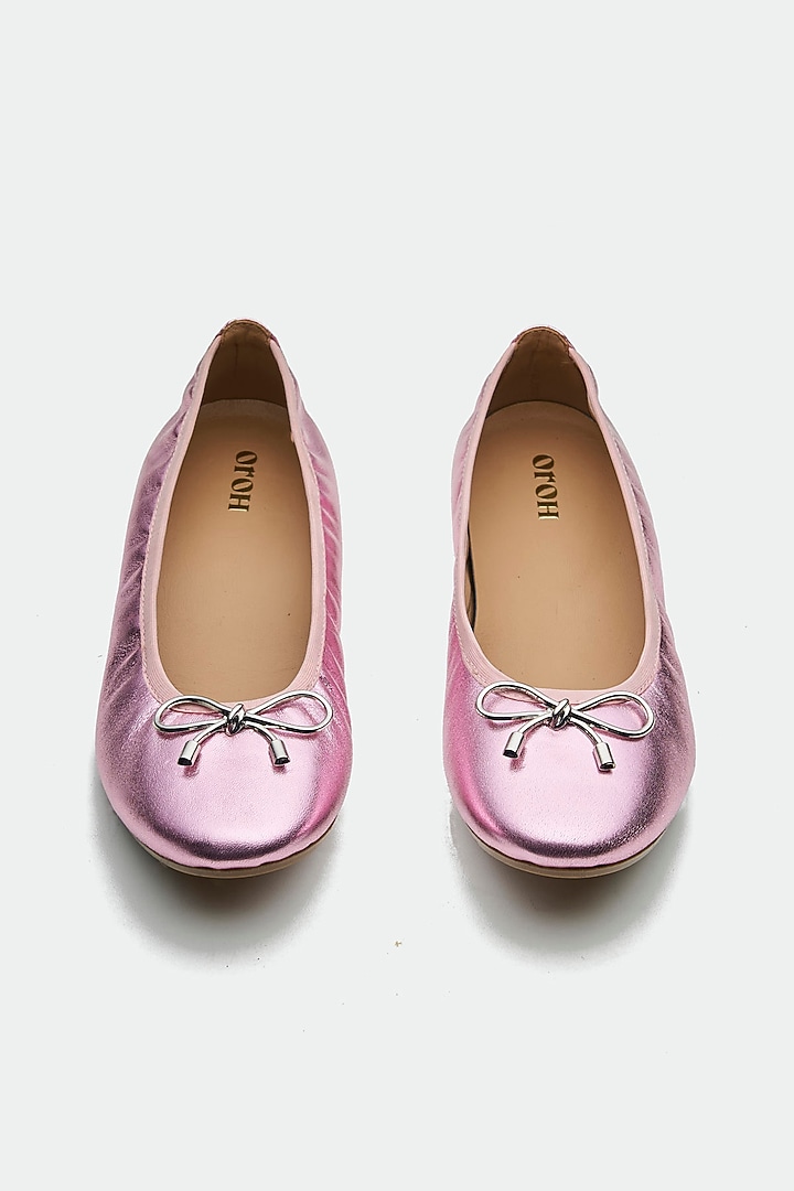 Pink Genuine Leather Metallic Bow Juttis by Oroh at Pernia's Pop Up Shop