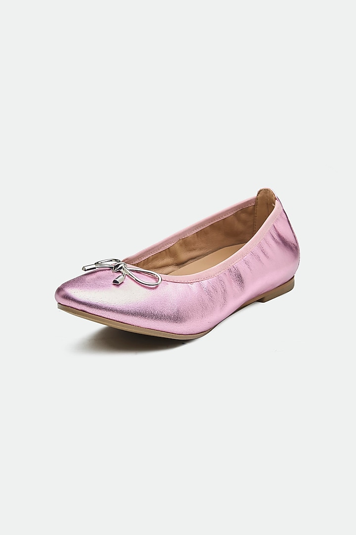 Pink Genuine Leather Metallic Bow Juttis by Oroh at Pernia's Pop Up Shop