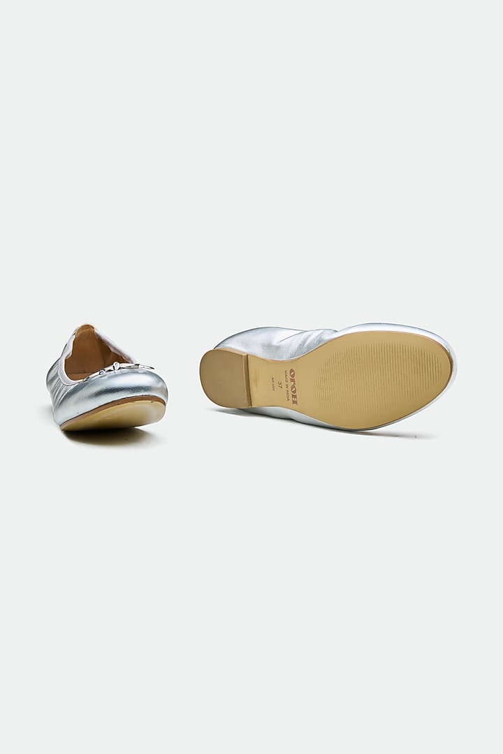 Silver Genuine Leather Metallic Bow Juttis by Oroh at Pernia's Pop Up Shop