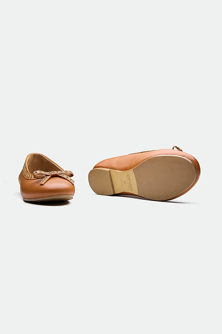 Tan Genuine Leather Juttis by Oroh at Pernia's Pop Up Shop