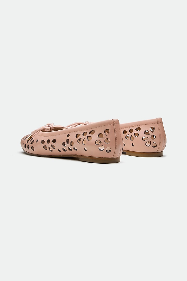 Pink Genuine Leather Floral Juttis by Oroh at Pernia's Pop Up Shop