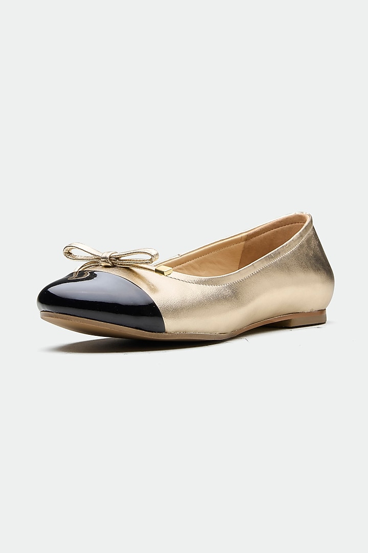 Gold Genuine Leather Bow Juttis by Oroh at Pernia's Pop Up Shop