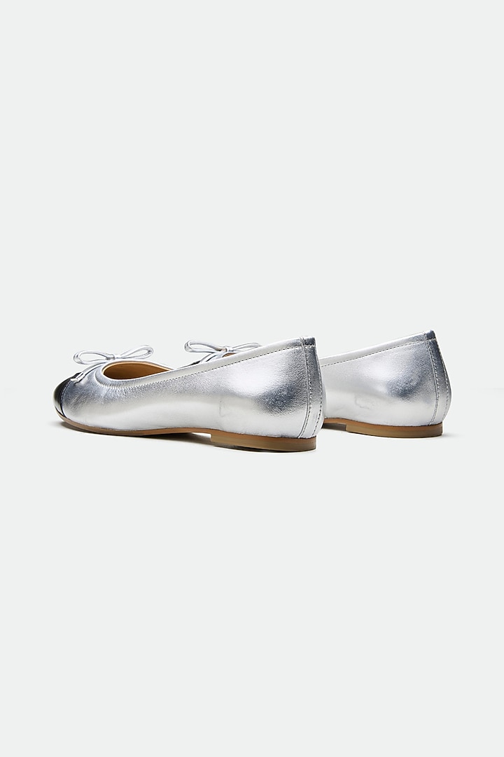 Silver Genuine Leather Bow Juttis by Oroh at Pernia's Pop Up Shop