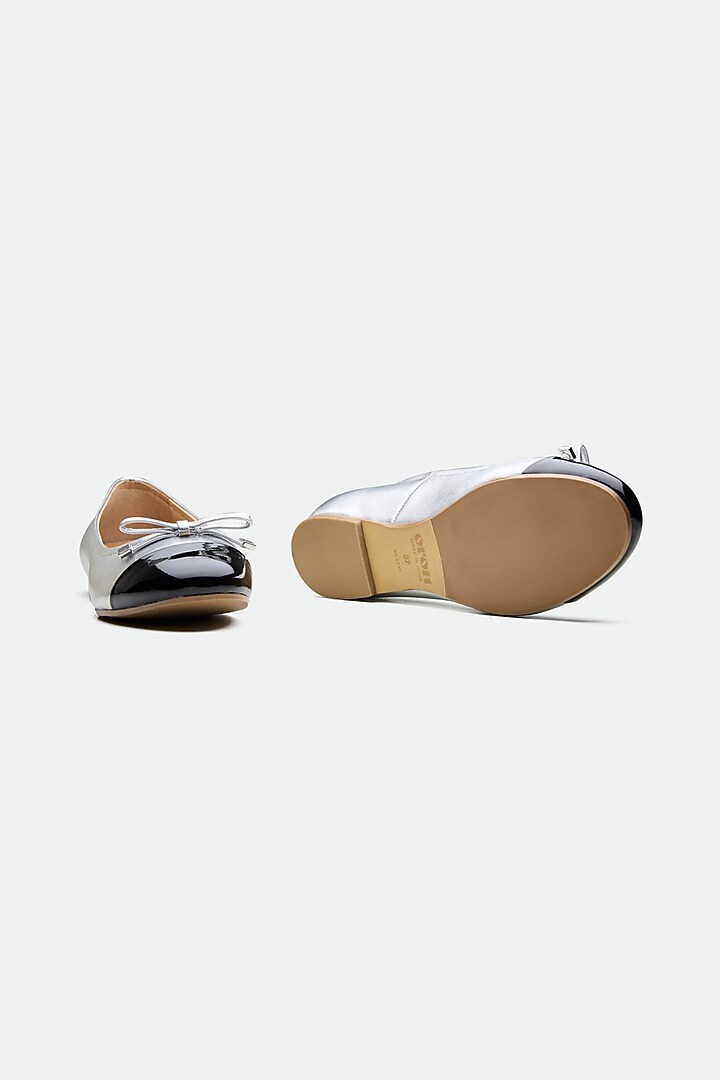 Silver Genuine Leather Bow Juttis by Oroh at Pernia's Pop Up Shop