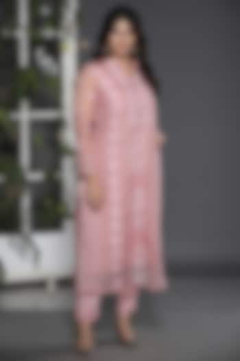 Blush Rose Pink Embroidered Chikankari Kurta Set by ORU at Pernia's Pop Up Shop
