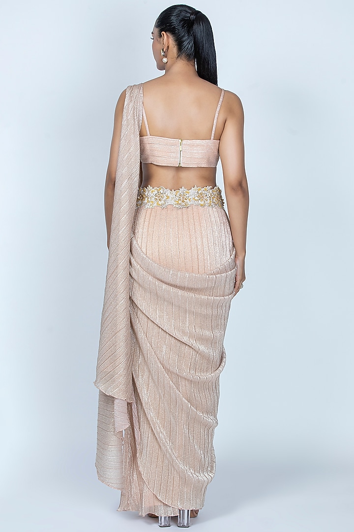 Peach Pleated Foil Knitted Pre-Stitched Draped Wedding Saree Set by ORU PRET at Pernia's Pop Up Shop