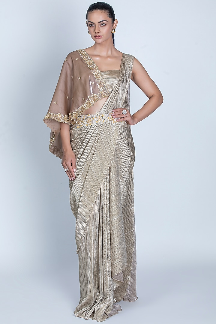 Gold Pleated Foil Knitted Pre-Stitched Draped Saree Set by ORU PRET