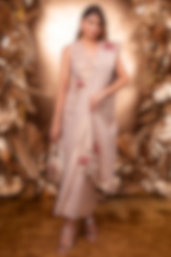 Champagne Gold Shimmer Jute Pre-Stitched Wedding Saree Set by ORU PRET at Pernia's Pop Up Shop