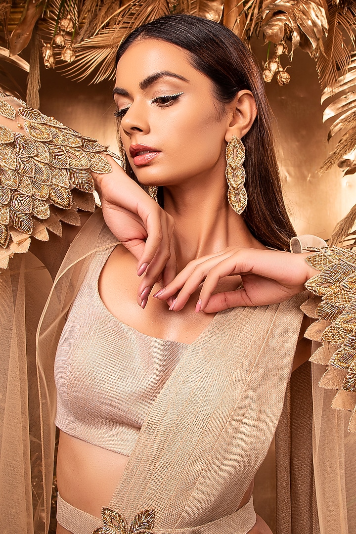 Champagne Gold Shimmer Jute & Net Embroidered Pre-Stitched Jacket Wedding Saree Set by ORU PRET at Pernia's Pop Up Shop